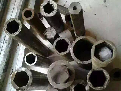 異型管