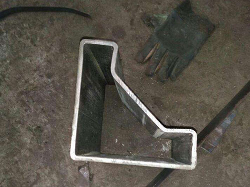 異型管